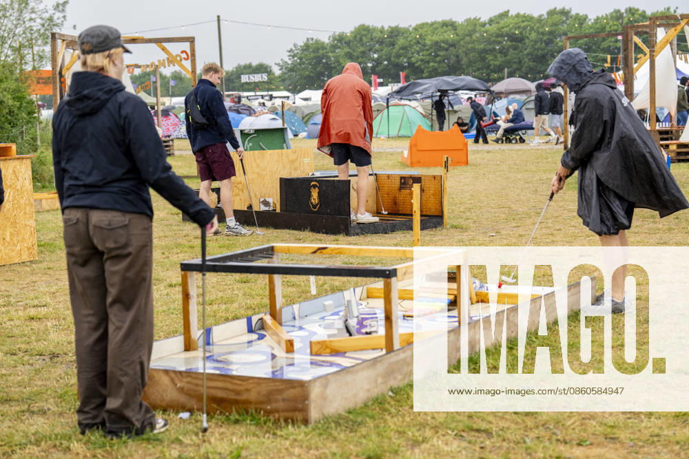 Roskilde Festival 2026 Mini golf in the rain at Roskilde Festival, Thursday, July 2, 2026 Photo by Ida Marie Odgaard, Ritzau Scanpix, Roskilde, Denmark