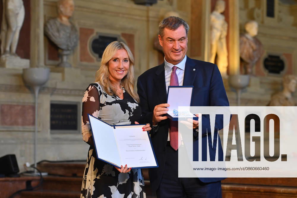 Anna STOLZ, Minister of State for Education and Cultural Affairs, receives the Bavarian Order of Merit from Markus SOEDER, Minister-President of Bavaria and CSU Chairman. The award ceremony for the Bavarian Order of Merit took place at the Antiquariat der Residenz in Munich on July 3, 2026.