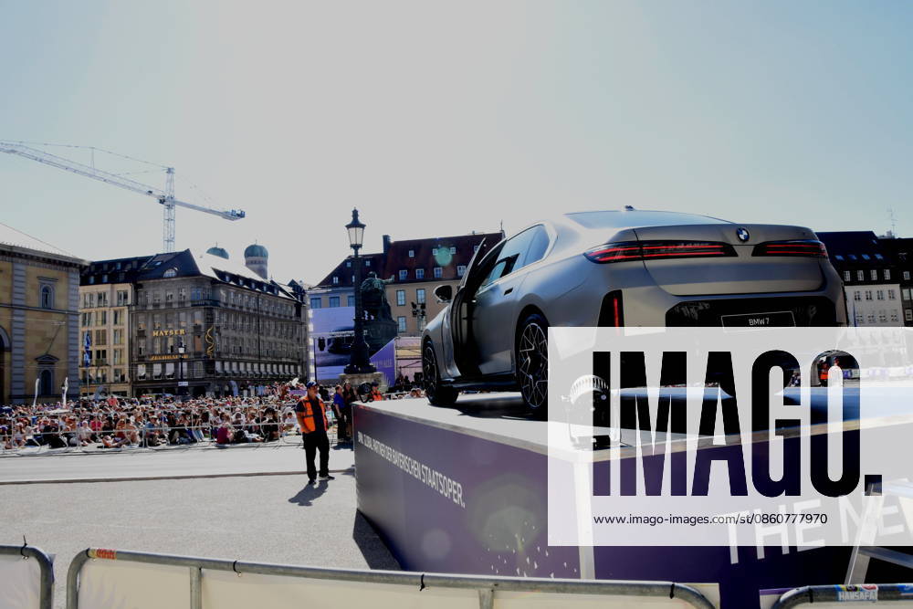 BMW AUTO Visitors Munich July 4, 2026 Max Joseph Square Bavarian State Opera OPERA FOR EVERYONE The Valkyries Richard Wagner Photo Munich