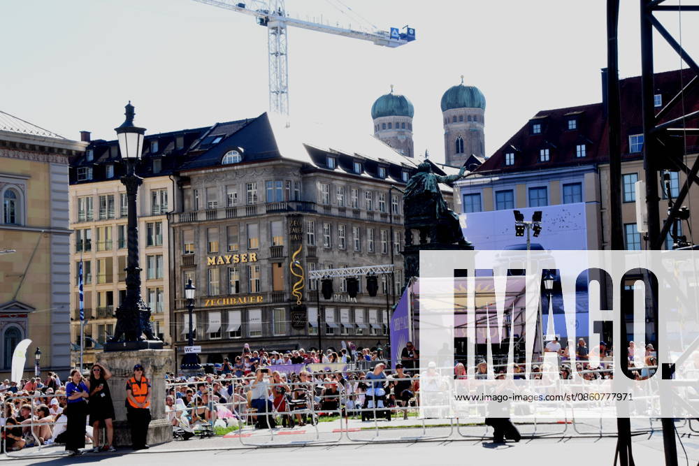 BMW AUTO Visitors Munich July 4, 2026 Max Joseph Square Bavarian State Opera OPERA FOR EVERYONE The Valkyries Richard Wagner Photo Munich