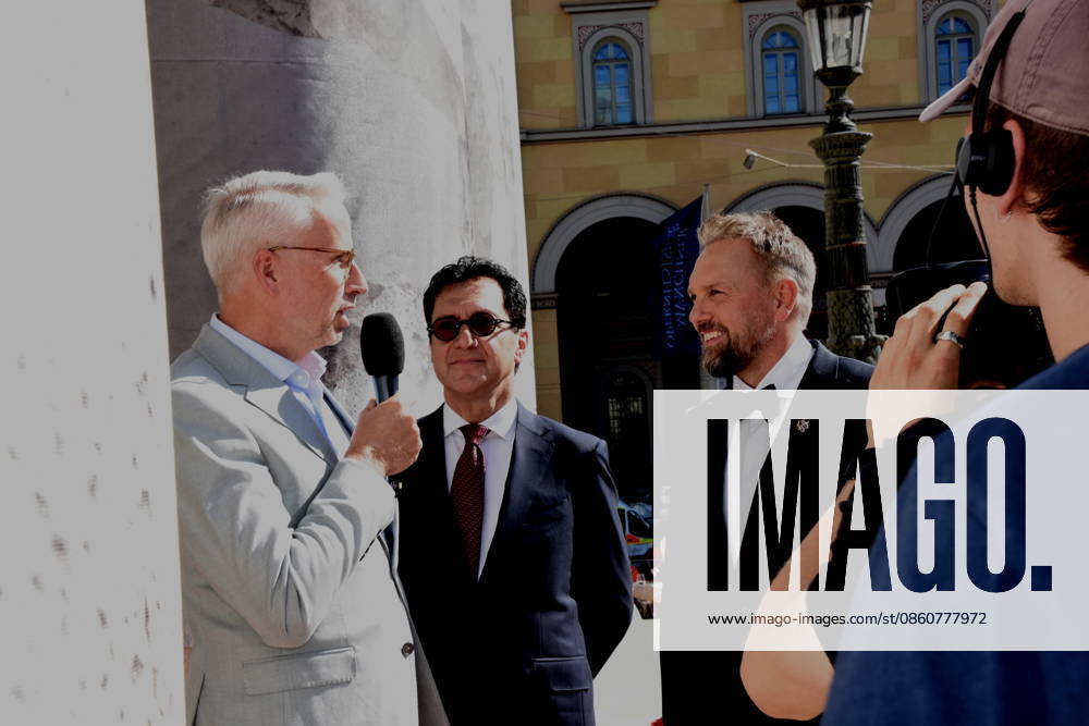 Bernd Doepke BMW Niederlassungsleiter Serge Dorny Staatsintendant Steven Gaetjen ModeratorMuenchen 04.07.2026 Max Joseph Platz Bayerische Staatsoper OPER FUER ALLE Die Wallkuere -Richard WagnerFoto Bernd Lindenthaler Munich, July 4, 2026; Max Joseph Square; Bavarian State Opera; OPERA FOR ALL; *Die Walküre* by Richard Wagner; Photo: Munich