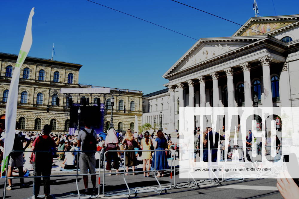 Visitor to Munich, July 4, 2026, Max Joseph Platz, Bavarian State Opera, OPERA FOR EVERYONE, *Die Walküre* by Richard Wagner, Photo: Munich