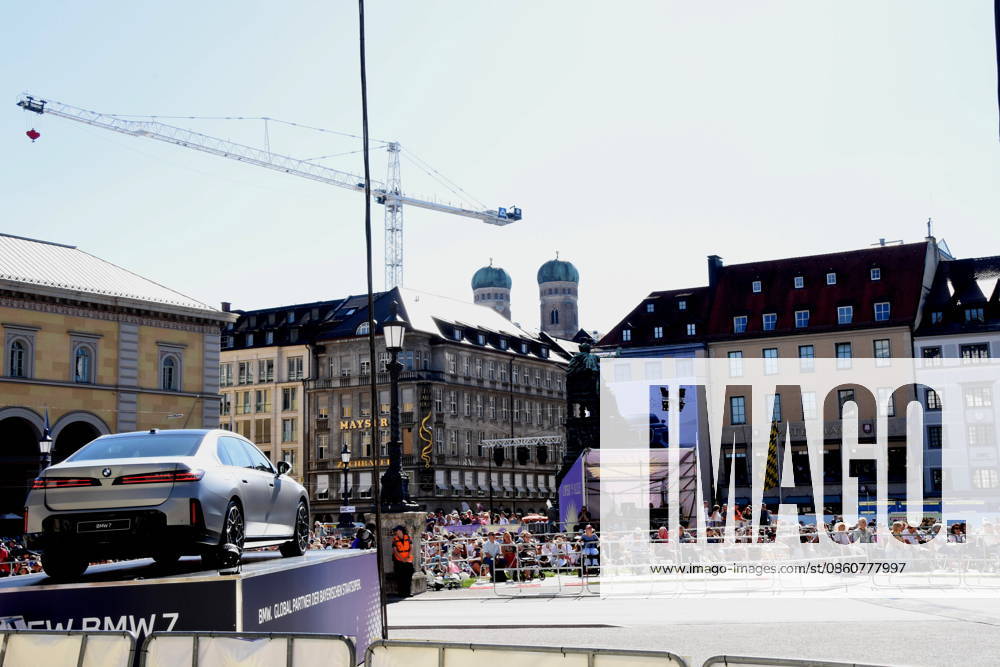 BMW AUTO Visitors Munich July 4, 2026 Max Joseph Square Bavarian State Opera OPERA FOR ALL The Valkyries Richard Wagner Photo Munich