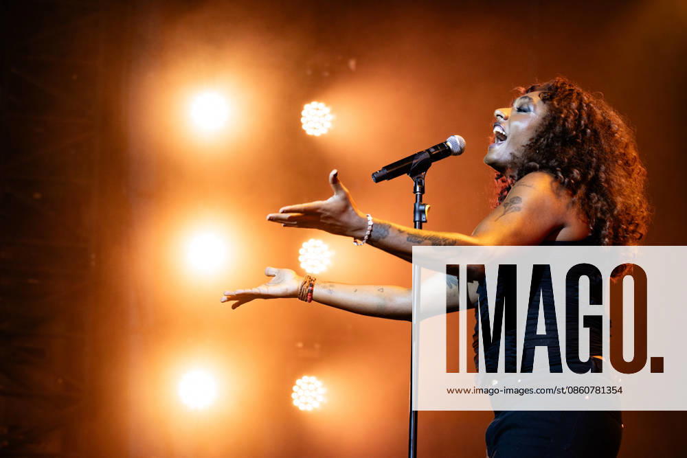 Entertainment Themen der Woche KW27 Liniker live at Roskilde Festival 2026 Roskilde, Denmark. 04th, July 2026. The Brazilian singer and songwriter Liniker performs a live concert during the Danish music festival Roskilde Festival 2026 in Roskilde. Denmark, Roskilde