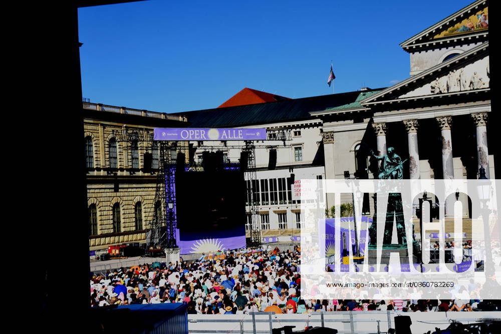 Visitor to Munich, July 4, 2026, Max Joseph Platz, Bavarian State Opera, OPERA FOR EVERYONE, *Die Walküre* by Richard Wagner, Photo: Munich