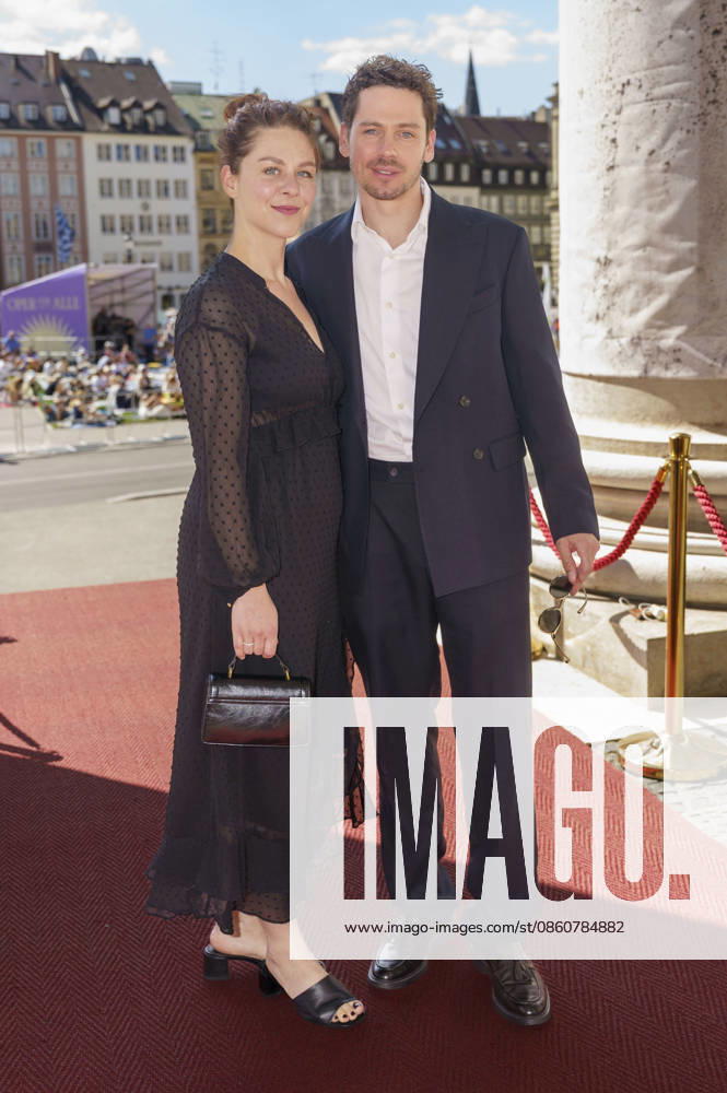 Johanna Graen and Anthony Paul upon their arrival at the Opera for All 2026 event, part of the Munich Opera Festival, featuring a live opera broadcast of Richard Wagner s *Die Walküre* at the National Theater in Munich, July 4, 2026 Foto:xN.xKolinzx xFuturexImagex oper_6727