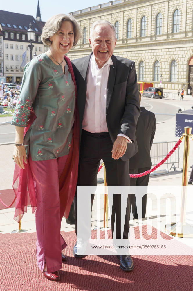 Wolfgang Heubisch with his wife, Kristina Kalb Heubisch, upon arrival at the Opera for All 2026 event, part of the Munich Opera Festival, featuring a live opera broadcast of Richard Wagner’s *Die Walküre* at the National Theater in Munich, July 4, 2026 Foto:xN.xKolinzx xFuturexImagex oper_6751