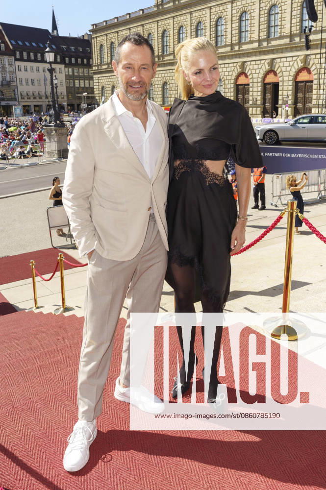 Sebastian Copeland with his wife Caroline Copeland upon arrival at the Opera for All 2026 event, part of the Munich Opera Festival, featuring a live opera broadcast of Richard Wagner s *Die Walküre* at the National Theater in Munich, July 4, 2026 Foto:xN.xKolinzx xFuturexImagex oper_6754