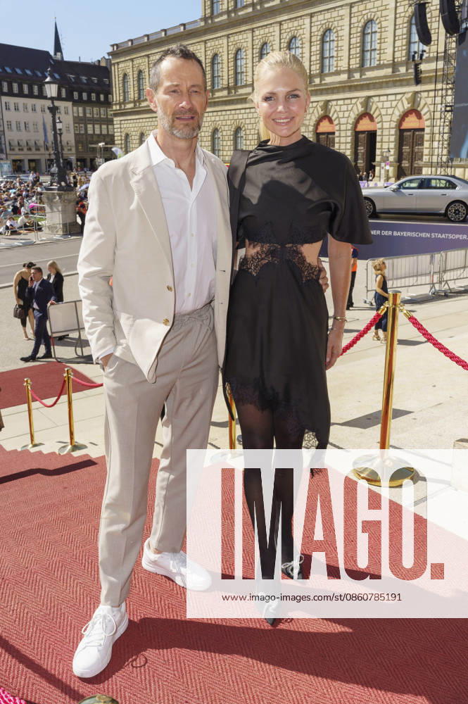Sebastian Copeland with his wife Caroline Copeland upon arrival at the Opera for All 2026 event, part of the Munich Opera Festival, featuring a live opera broadcast of Richard Wagner s *Die Walküre* at the National Theater in Munich, July 4, 2026 Foto:xN.xKolinzx xFuturexImagex oper_6755
