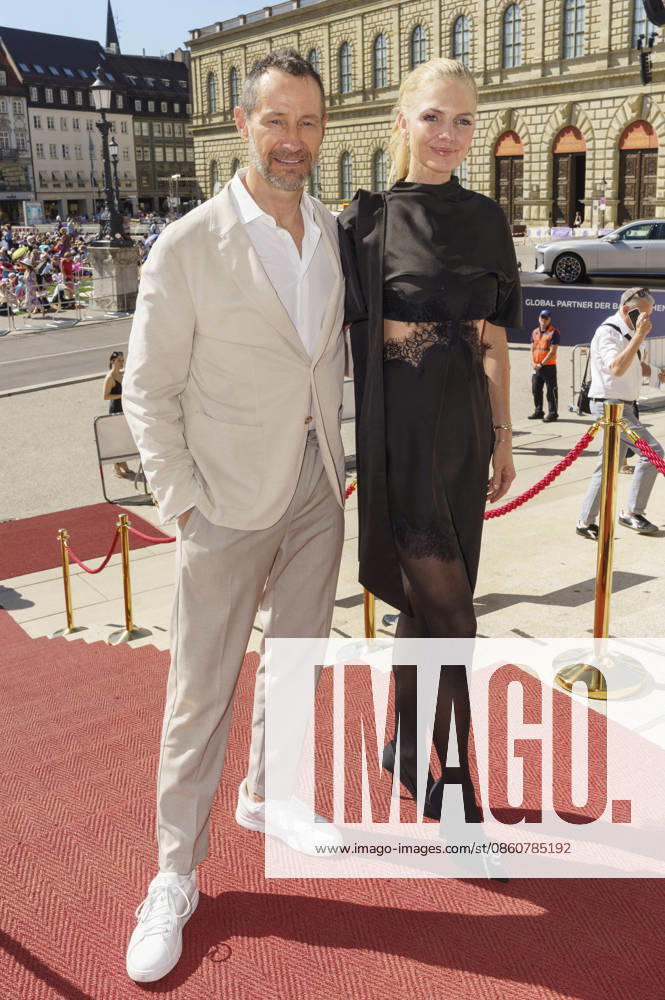 Sebastian Copeland with his wife Caroline Copeland upon arrival at the Opera for All 2026 event, part of the Munich Opera Festival, featuring a live opera broadcast of Richard Wagner s *Die Walküre* at the National Theater in Munich, July 4, 2026 Foto:xN.xKolinzx xFuturexImagex oper_6756