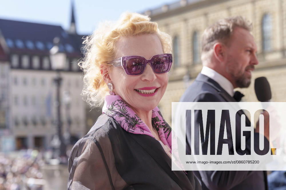 Sunnyi Melles upon her arrival at the Opera for All 2026 event, part of the Munich Opera Festival, featuring a live opera broadcast of Richard Wagner s *Die Walküre* at the National Theater in Munich, July 4, 2026 Foto:xN.xKolinzx xFuturexImagex oper_6763