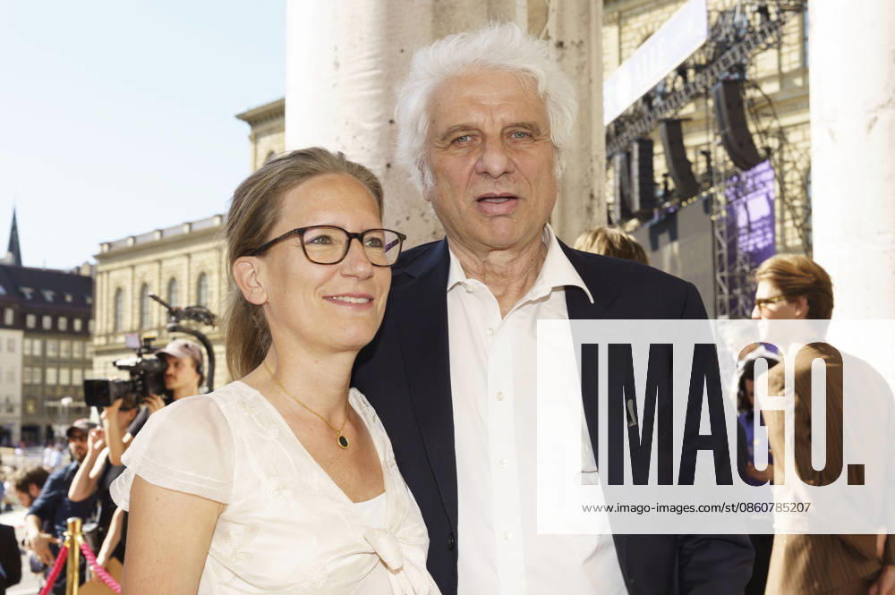 Katharina Koch and Udo Wachtveitl upon their arrival at the Opera for All 2026 event, part of the Munich Opera Festival, featuring a live opera broadcast of Richard Wagner’s *Die Walküre* at the National Theater in Munich, July 4, 2026 Foto:xN.xKolinzx xFuturexImagex oper_6770