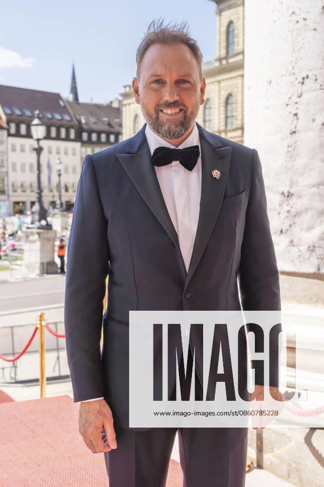 Steven Gätjen upon arrival at the Opera for All 2026 event, part of the Munich Opera Festival, featuring a live opera broadcast of Richard Wagner s *Die Walküre* at the National Theater in Munich, July 4, 2026 Foto:xN.xKolinzx xFuturexImagex oper_6702