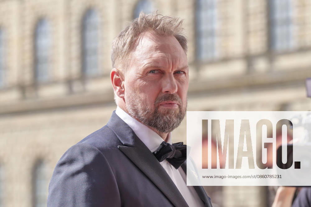 Steven Gätjen upon arrival at the Opera for All 2026 event, part of the Munich Opera Festival, featuring a live opera broadcast of Richard Wagner s *Die Walküre* at the National Theater in Munich, July 4, 2026 Foto:xN.xKolinzx xFuturexImagex oper_6705