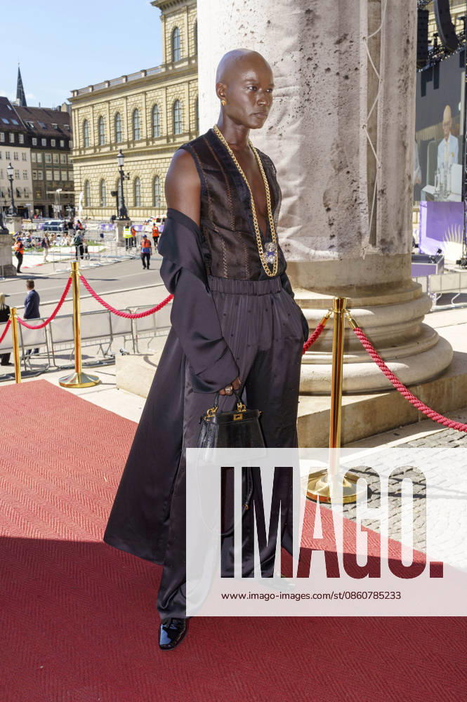 Papis Loveday upon arrival at the Opera for All 2026 event, part of the Munich Opera Festival, featuring a live opera broadcast of Richard Wagner s *Die Walküre* at the National Theater in Munich, July 4, 2026 Foto:xN.xKolinzx xFuturexImagex oper_6707