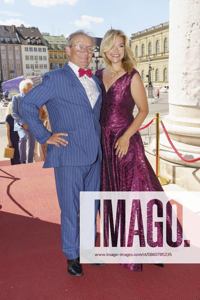 Wigald Boning with his wife, Teresa Boning, upon arrival at the Opera for All 2026 event, part of the Munich Opera Festival, featuring a live opera broadcast of Richard Wagner’s *Die Walküre* at the National Theater in Munich, July 4, 2026 Foto:xN.xKolinzx xFuturexImagex oper_6709