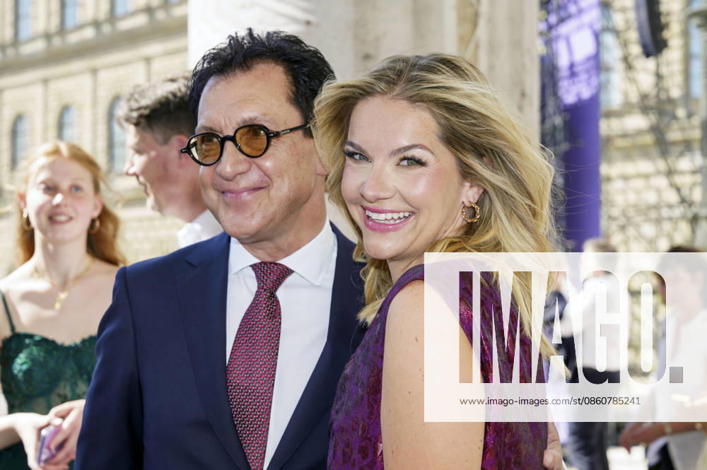 Serge Dorny and Teresa Boning upon their arrival at the Opera for All 2026 event, part of the Munich Opera Festival, featuring a live opera broadcast of Richard Wagner s *Die Walküre* at the National Theater in Munich, July 4, 2026 Foto:xN.xKolinzx xFuturexImagex oper_6713