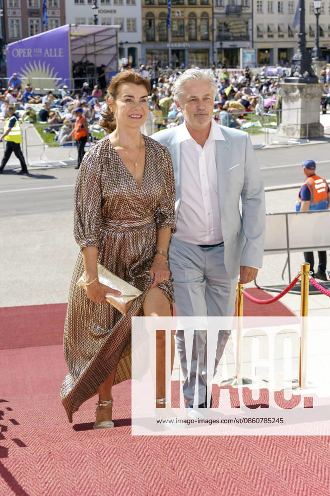 Nicola Tiggeler and Timothy Peach upon their arrival at the Opera for All 2026 event, part of the Munich Opera Festival, featuring a live opera broadcast of Richard Wagner’s *Die Walküre* at the National Theater in Munich, July 4, 2026 Foto:xN.xKolinzx xFuturexImagex oper_6717