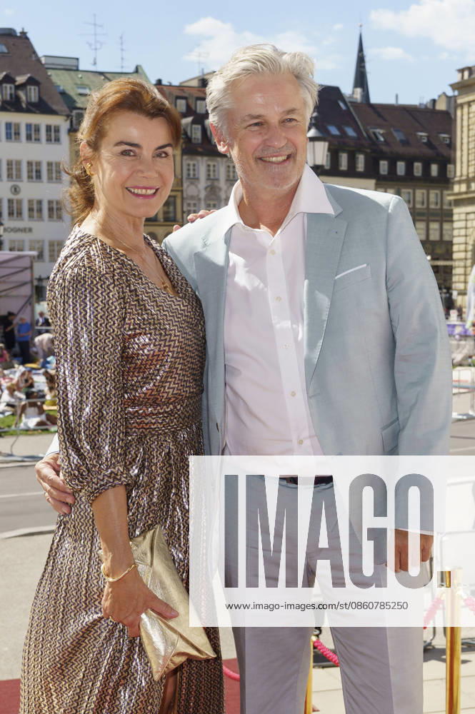 Nicola Tiggeler and Timothy Peach upon their arrival at the Opera for All 2026 event, part of the Munich Opera Festival, featuring a live opera broadcast of Richard Wagner’s *Die Walküre* at the National Theater in Munich, July 4, 2026 Foto:xN.xKolinzx xFuturexImagex oper_6722