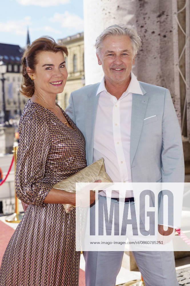 Nicola Tiggeler and Timothy Peach upon their arrival at the Opera for All 2026 event, part of the Munich Opera Festival, featuring a live opera broadcast of Richard Wagner’s *Die Walküre* at the National Theater in Munich, July 4, 2026 Foto:xN.xKolinzx xFuturexImagex oper_6723