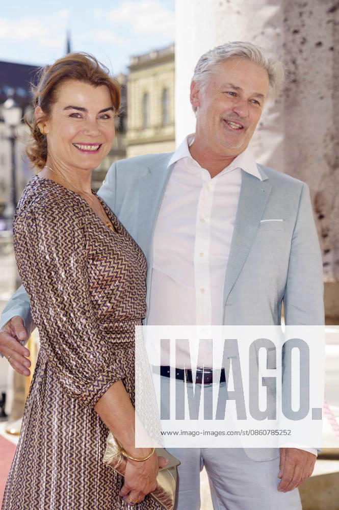 Nicola Tiggeler and Timothy Peach upon their arrival at the Opera for All 2026 event, part of the Munich Opera Festival, featuring a live opera broadcast of Richard Wagner’s *Die Walküre* at the National Theater in Munich, July 4, 2026 Foto:xN.xKolinzx xFuturexImagex oper_6724
