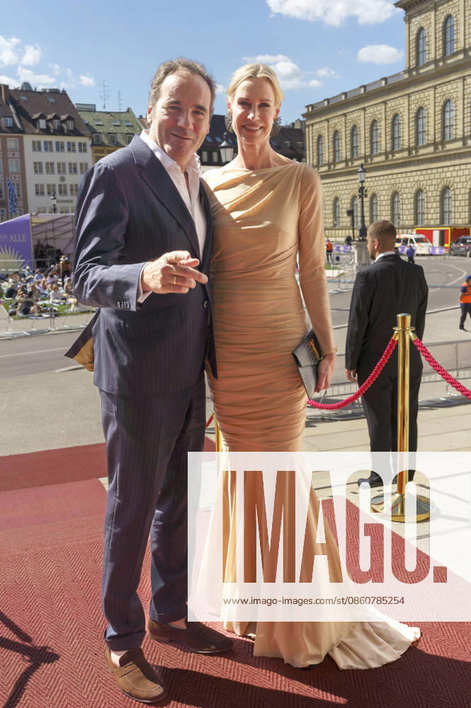 Thomas Ohrner with his wife Anne Arnholdt upon arrival at the Opera for All 2026 event, part of the Munich Opera Festival, featuring a live opera broadcast of Richard Wagner’s *Die Walküre* at the National Theater in Munich, July 4, 2026 Foto:xN.xKolinzx xFuturexImagex oper_6729