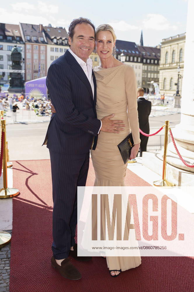 Thomas Ohrner with his wife Anne Arnholdt upon arrival at the Opera for All 2026 event, part of the Munich Opera Festival, featuring a live opera broadcast of Richard Wagner’s *Die Walküre* at the National Theater in Munich, July 4, 2026 Foto:xN.xKolinzx xFuturexImagex oper_6731