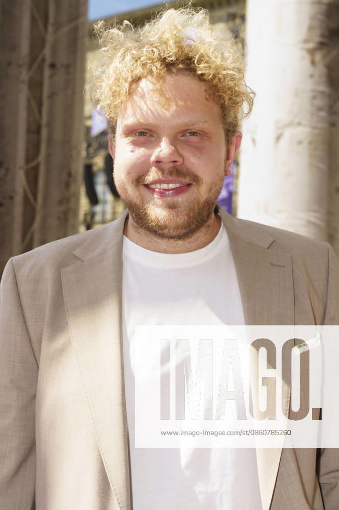 Johannes Berzl upon his arrival at the Opera for All 2026 event, part of the Munich Opera Festival, featuring a live opera broadcast of Richard Wagner s *Die Walküre* at the National Theater in Munich, July 4, 2026 Foto:xN.xKolinzx xFuturexImagex oper_6734