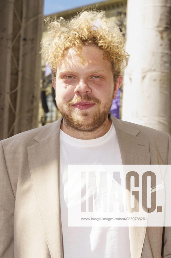 Johannes Berzl upon his arrival at the Opera for All 2026 event, part of the Munich Opera Festival, featuring a live opera broadcast of Richard Wagner s *Die Walküre* at the National Theater in Munich, July 4, 2026 Foto:xN.xKolinzx xFuturexImagex oper_6735