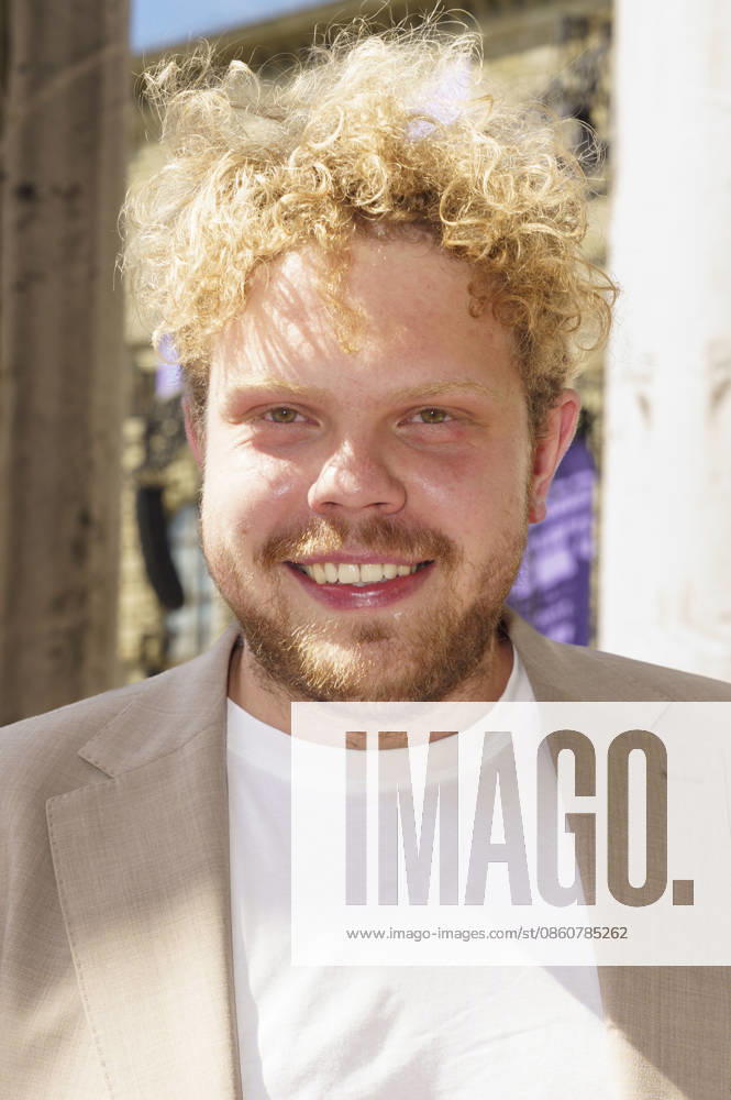 Johannes Berzl upon his arrival at the Opera for All 2026 event, part of the Munich Opera Festival, featuring a live opera broadcast of Richard Wagner s *Die Walküre* at the National Theater in Munich, July 4, 2026 Foto:xN.xKolinzx xFuturexImagex oper_6736