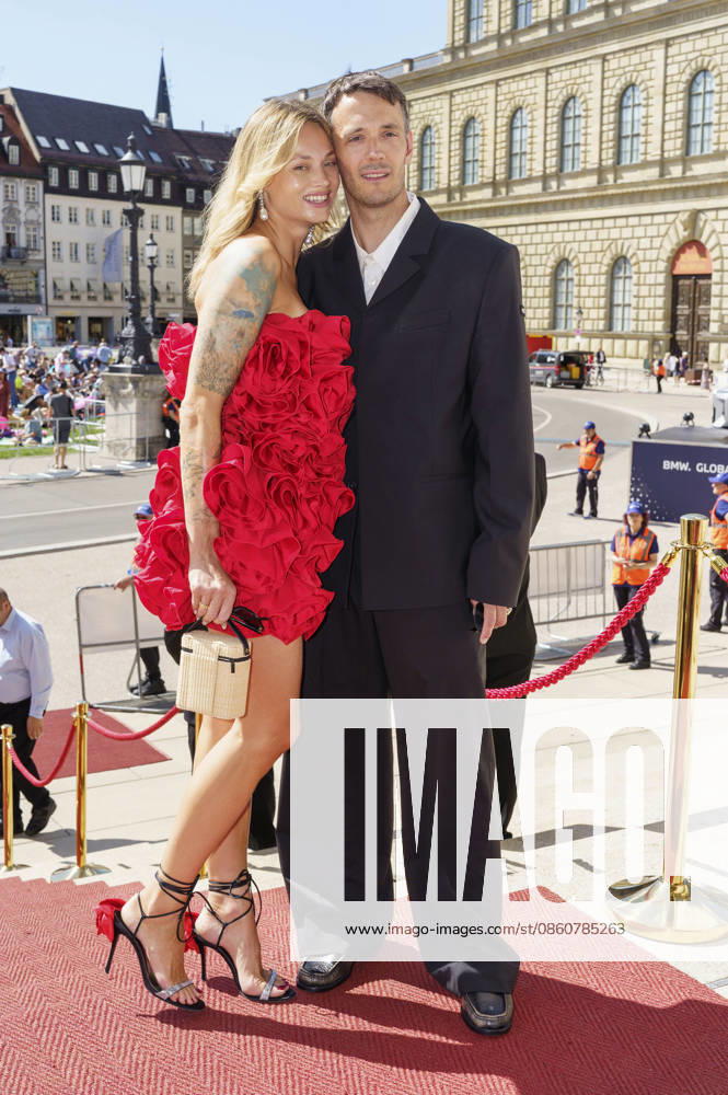 Olga Löffler with her husband Niclas Löffler upon arrival at the Opera for All 2026 event, part of the Munich Opera Festival, featuring a live opera broadcast of Richard Wagner s *Die Walküre* at the National Theater in Munich, July 4, 2026 Foto:xN.xKolinzx xFuturexImagex oper_6737