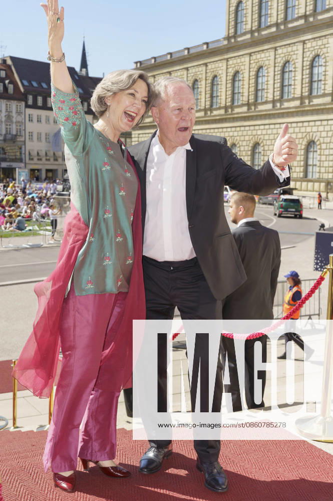 Wolfgang Heubisch with his wife, Kristina Kalb Heubisch, upon arrival at the Opera for All 2026 event, part of the Munich Opera Festival, featuring a live opera broadcast of Richard Wagner’s *Die Walküre* at the National Theater in Munich, July 4, 2026 Foto:xN.xKolinzx xFuturexImagex oper_6749