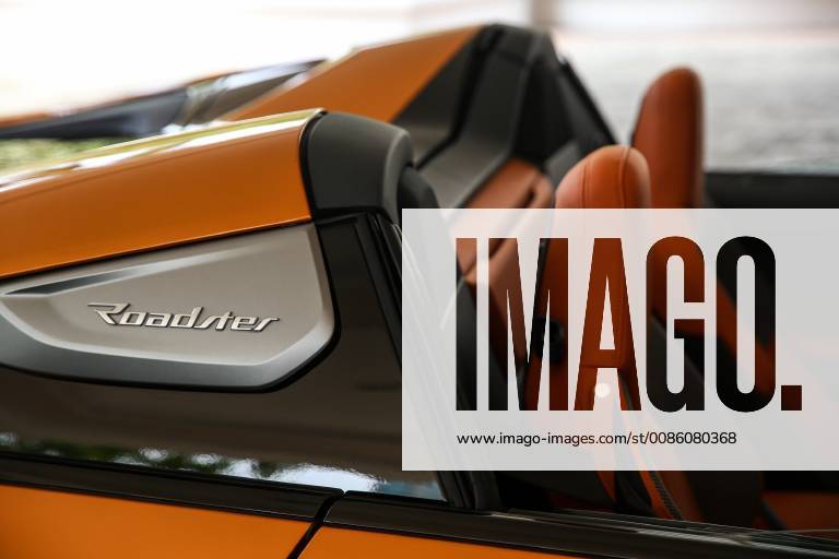 Jakarta, Indonesia - BMW i8 Roadster displayed during a media preview in Jakarta, Indonesia on Wednesday, October 17, 2018. Jakarta Indonesia - ZUMAn230 20181017_zaa_n230_136