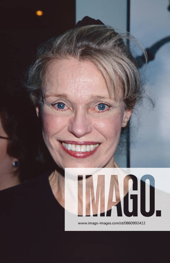 **FILE PHOTO** Louise Lesser Has Passed Away. Louise Lasser attends the 7th Avignon New York Film Festival screening of Fast Food, Fast Women at the French Institute in New York City on April 22, 2001. Photo