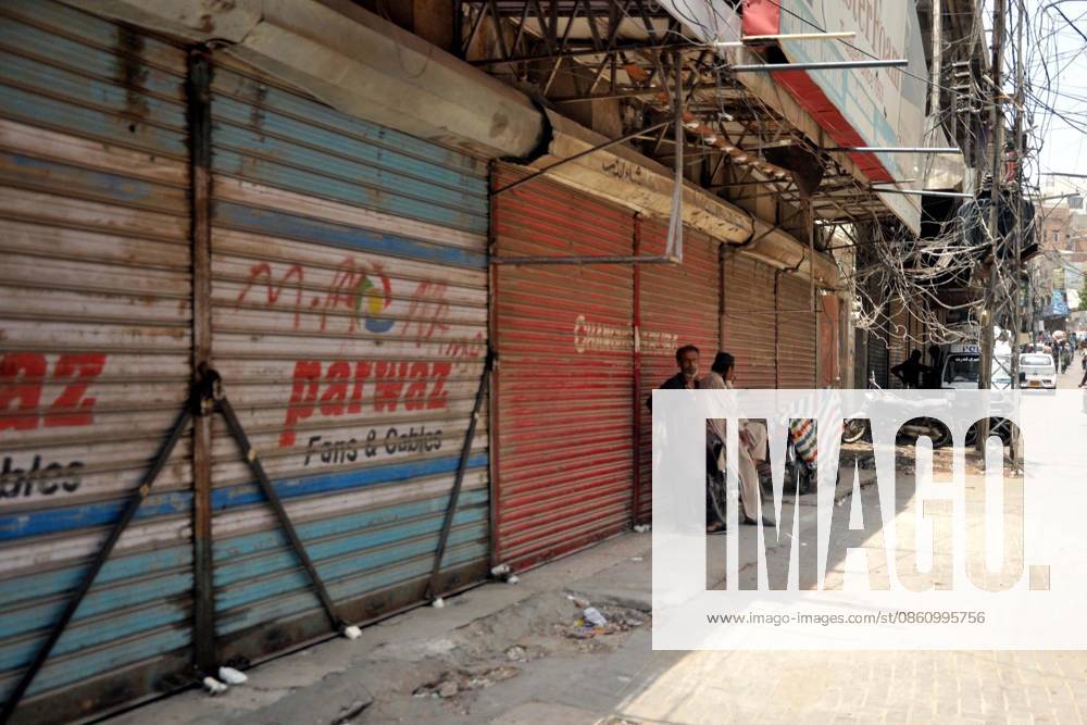 Shops Sealed by District Police and Administration Following Court Orders Over Illegal Construction on Police Department Land in Hyderabad s Chotki Gitti Area Pakistan - ZUMAas3_ 20260707_zaf_as3_074