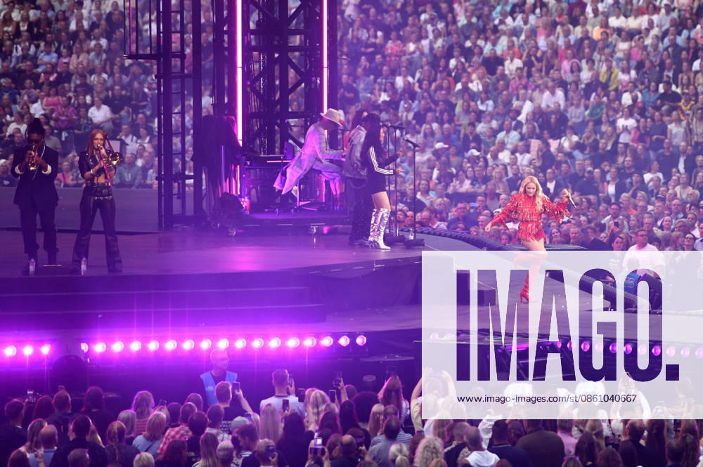 Helene Fischer performing live at a concert on her 360° Stadium Tour at the Heinz von Heiden Arena in Hanover, July 7, 2026. Note: For editorial use only in connection with the concert or the current tour. Foto:xC.xNiehausx xFuturexImagex fischer_6702