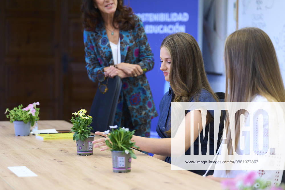 Crown Princess Leonor, Princess Sofia attends a series of workshops to mark the occasion of the first edition of the Ibercaja Foundationâ€⠢s ‘Docentes Referentesâ€⠢ Grants at Monastery of Nuestra Senora de Cogullada on July 8, 2026 in Zaragoza, Spain Zaragoza Spain - ZUMAg15_ 20260708_zaf_g15_054
