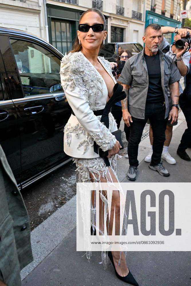 PFW Haute Couture Jennifer Lopez At Zuhair Murad Outside Arrivals JR Jennifer Lopez arriving at the Zuhair Murad show during Haute Couture Fashion Week in Paris, France, on 8 July 2026. Photo by Julien Reynaud APS-Medias ABACAPRESS.COM Paris France