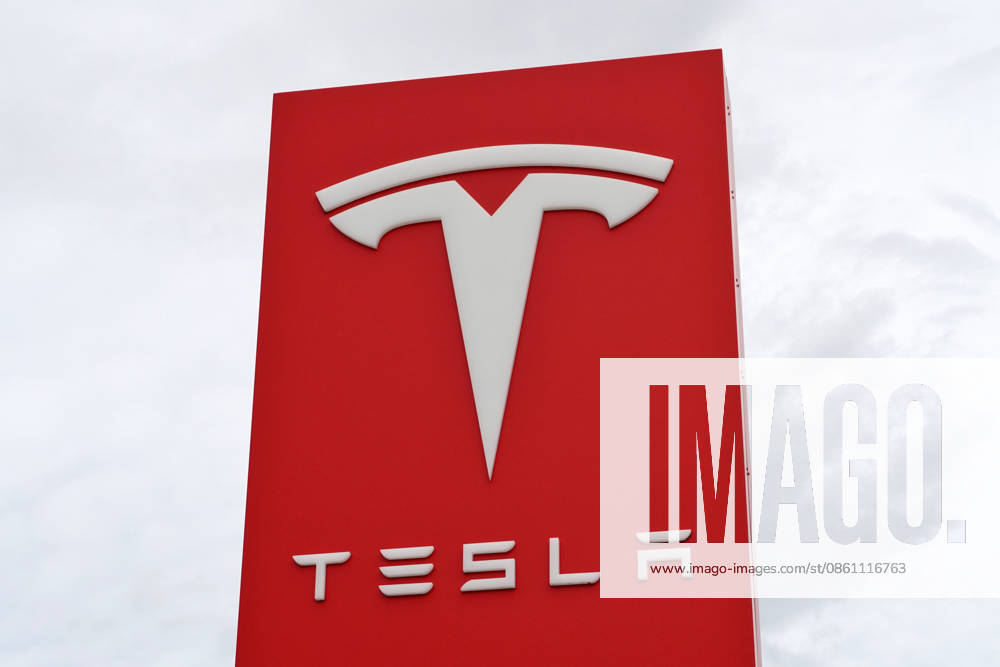 TESLA, Car brand, Electric cars, Company logo before a Retail Store 1131610716