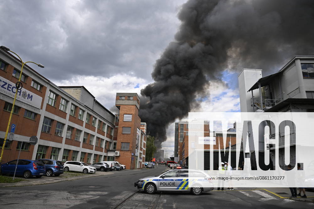 Part of a burning building on the former Bata factory grounds in Zlin collapsed this afternoon, on July 9, 2026. No one was injured at the scene, and no one was inside the building, firefighters reported on X. They have not yet brought the fire under control. Furthermore, there is a risk that the building will continue to collapse, Pavel Reznicek, a spokesperson for the regional fire department, told CTK. The fire broke out this morning on the ninth floor of high-rise building No. 34, where the Zlin-based footwear company Vasky rents warehouse space. Firefighters declared a special alert level-the highest of four, which applies only in extraordinary situations-this morning. The area surrounding the burning building has been cordoned off. ( CTKPhotoP2026070905242