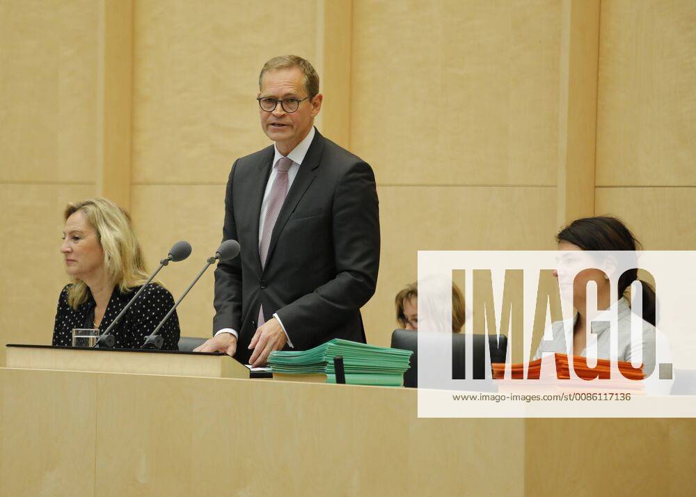 Federal President Michael Müller Germany Berlin Federal Council Election of Federal Council President Daniel Günther to become new President of the Federal Council Unanimously, the State Chamber appoints the Prime Minister of Schleswig Holstein on 19 October 2018 as its Chairman Günther takes office on 1 November 2018