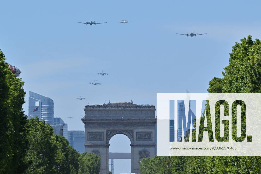 Bastille Day parade rehearsal in Paris PARIS, FRANCE - JULY 09: French military aircraft fly over the Arc de Triomphe during a rehearsal for the upcoming Bastille Day parade on the Champs-Elysees Avenue in Paris, France, on July 9, 2026. Mustafa Yalcin Anadolu Paris France. Editorial use only. Please get in touch for any other usage.