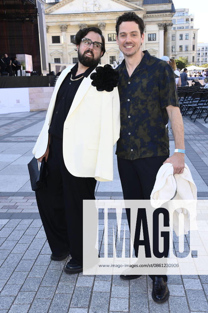 Steven Preisner and Anthony Paul at the opening of the Classic Open Air 2026 with the Konzerthaus Orchestra, conducted by Joana Mallwitz and featuring star pianist Hayato Sumino, at the Gendarmenmarkt in Berlin, July 9, 2026 Foto:xN.xKubelkax xFuturexImagex classic_6713