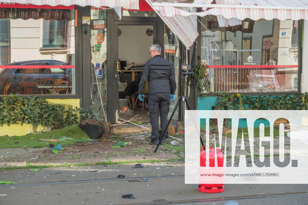 Several explosions kept police and emergency responders on high alert overnight into Friday. On Eutritzscher Street, an 18-year-old was seriously injured by a pyrotechnic devi