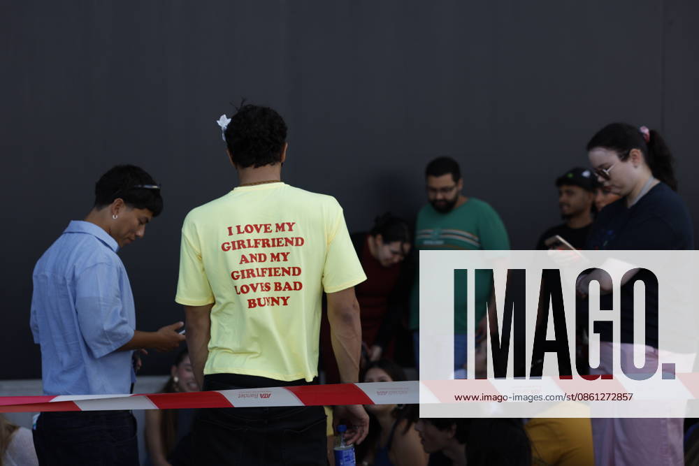 STOCKHOLM, SWEDEN 20260710 Fans line up outside Strawberry Arena ahead of Bad Bunny s first concert in Stockholm on Friday STOCKHOLM SWEDEN