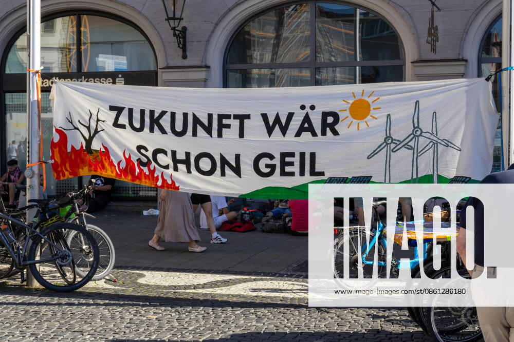 Demonstration by the climate justice movement Fridays for Future and Greenpeace in Augsburg. Under the nationwide slogan: Protect the climate, fire the rich,? the activists are protesting, among other things, against current gas infrastructure policy and planned gas drilling in Bavaria. Banners depicting a burning forest, wind turbines, and solar panels with the slogan: THE FUTURE WOULD BE AWESOME!?