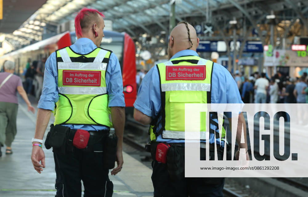 Employees of DB Sicherheit GmbH are walking along the platform of Track 10 in Cologne, North Rhine-Westphalia