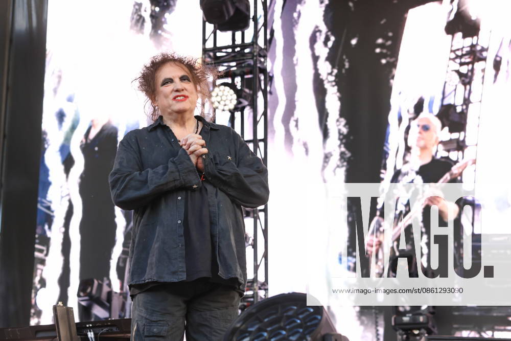 The Cure, singer Robert Smith, live in concert at the Parkbühne Wuhlheide, Berlin, Berlin