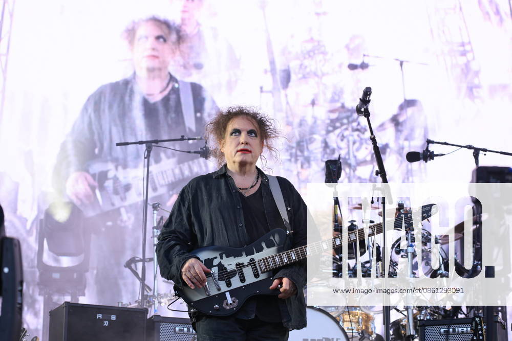 The Cure, singer Robert Smith, live in concert at the Parkbühne Wuhlheide, Berlin, Berlin