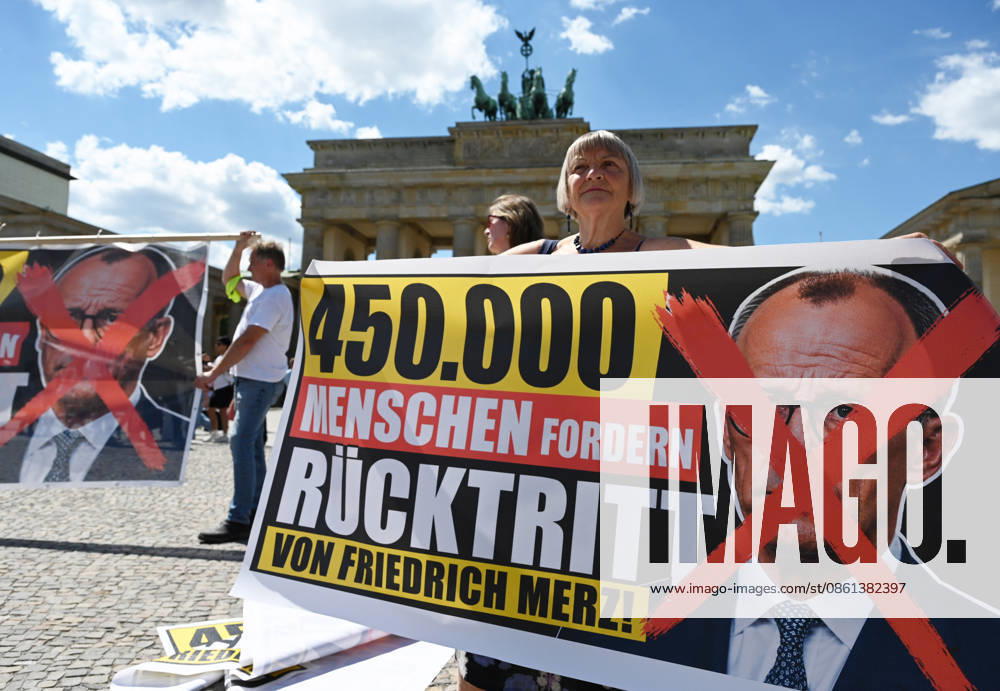 A rally in support of a petition for the resignation of Friedrich Merz in Berlin BERLIN, GERMANY - JULY 12: People holding German flags and posters take part in a rally supporting a petition calling for the resignation of German Chancellor Friedrich Merz in front of the Brandenburg Gate in Berlin, Germany, on July 12, 2026. Volodymyr Sindieiev Anadolu Berlin Germany. Editorial use only. Please get in touch for any other usage.